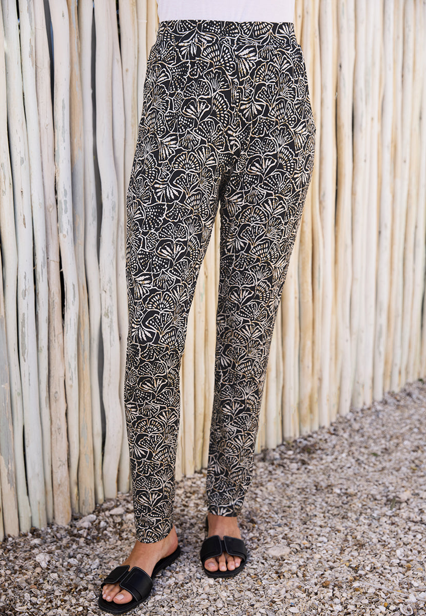 Ellen Tapered Pull On Jersey Trouser - Floriana Black Print