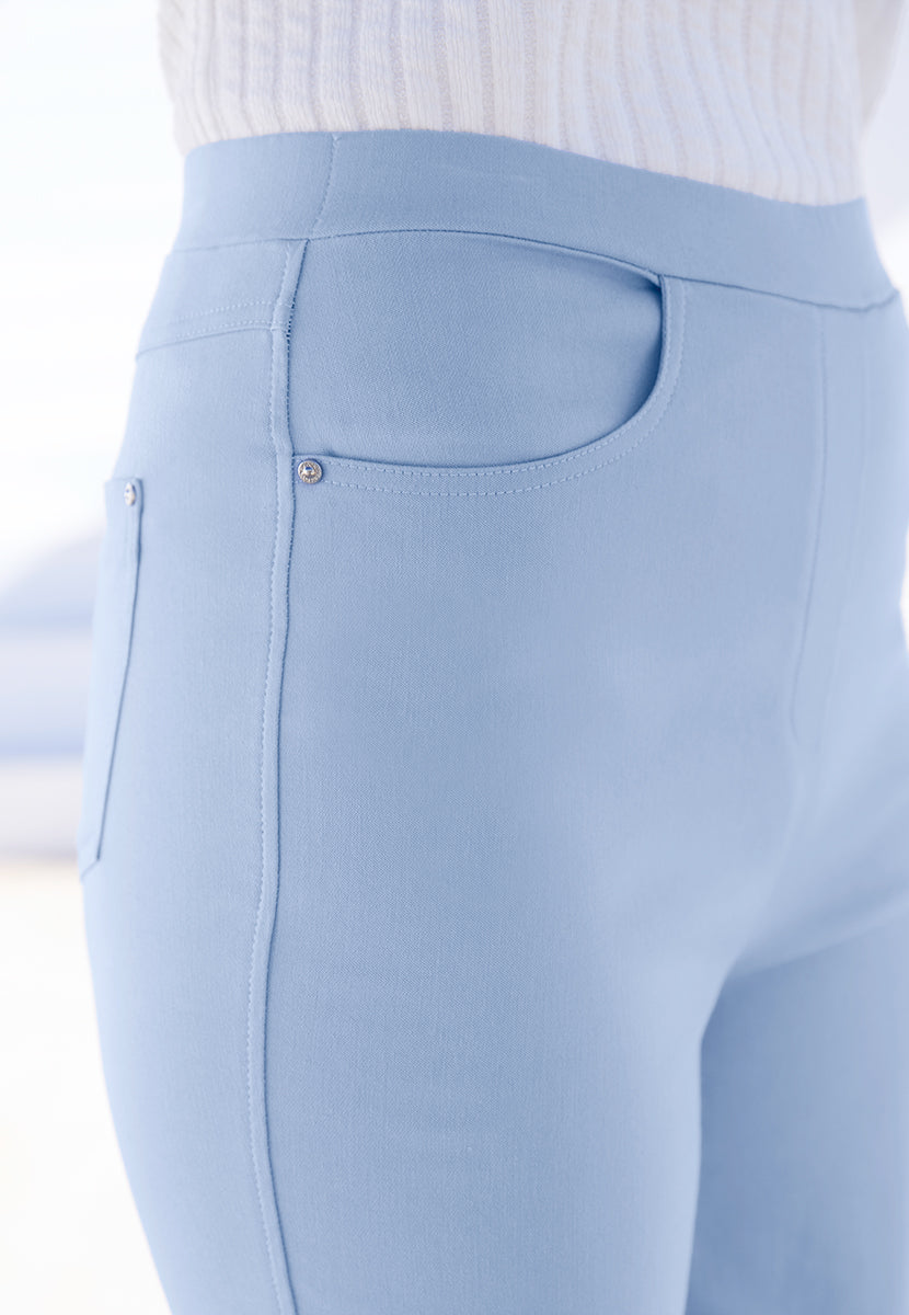 Hayley Pull on Stretch Shorts - Bluebell
