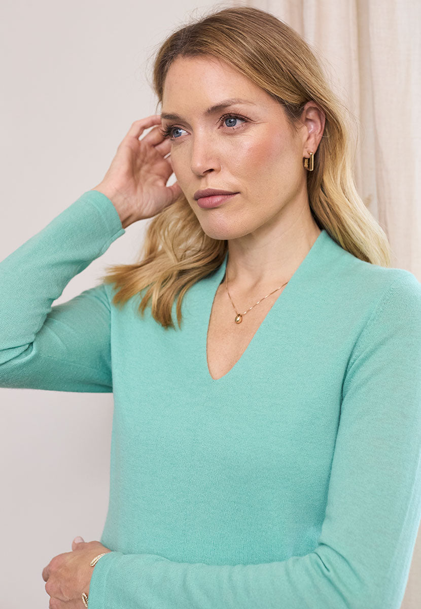 Lorena Long Sleeve V-Neck Merino Jumper - Winter Sage Detail View