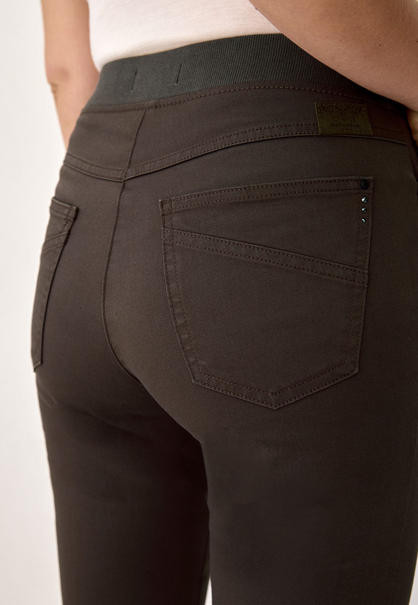 Brax Pull On Pamina 27 Inch Leg Trouser - Dark Chocolate Raphaela Range Slim Fit Straight Leg Style High Rise Five Pockets Two Way Stretch Back Detail View