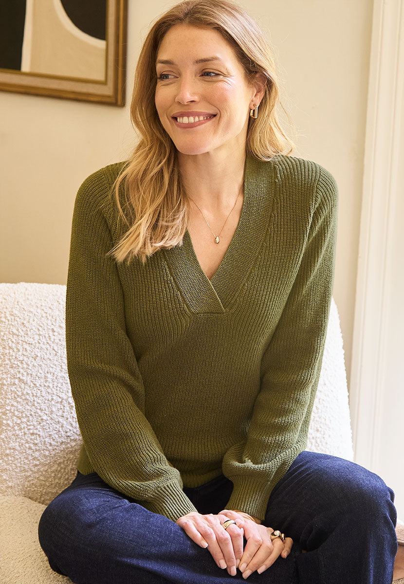 Quinn Long Sleeve V-Neck Knitted Jumper - Fern Green Front View