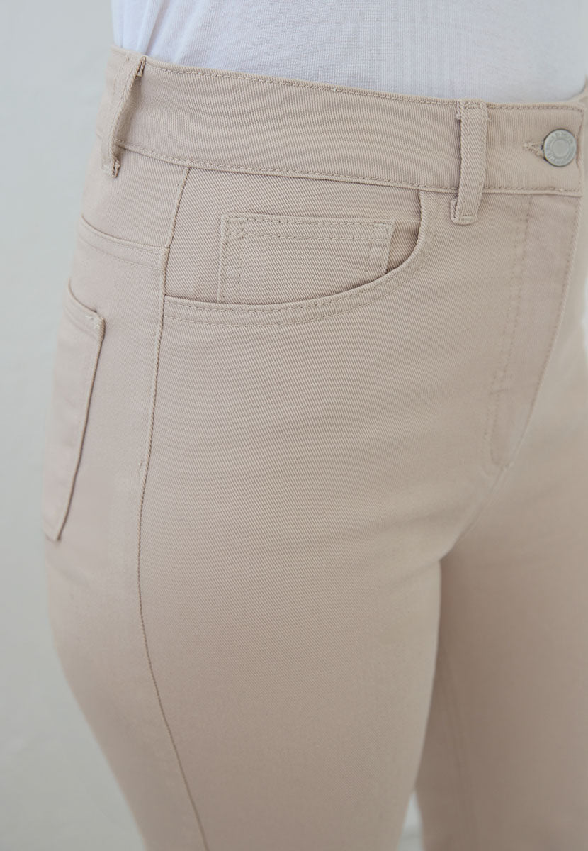 Sophia Slim Leg Jean - Natural Front Close