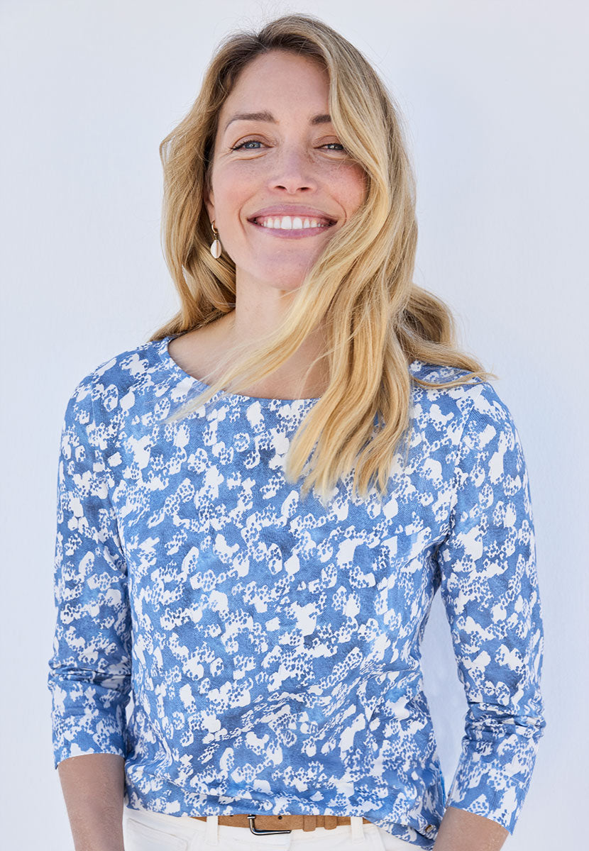 Suzi 3/4 Sleeve Boat Neck Cotton Top - Daisy Blue Print