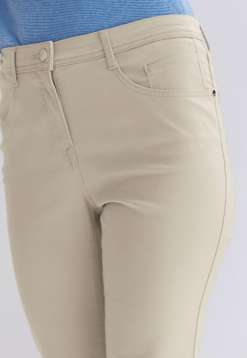BRAX Winter Dream Carola Fit Trousers - Ecru Detail View