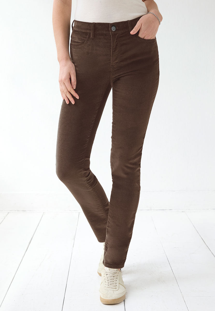 BRAX Premium Cord Mary Fit Trouser 30 Inch Leg - Praline Stretchy Needlecord For Great Shape Retention Flattering Modern Five Pocket Zip and Fly