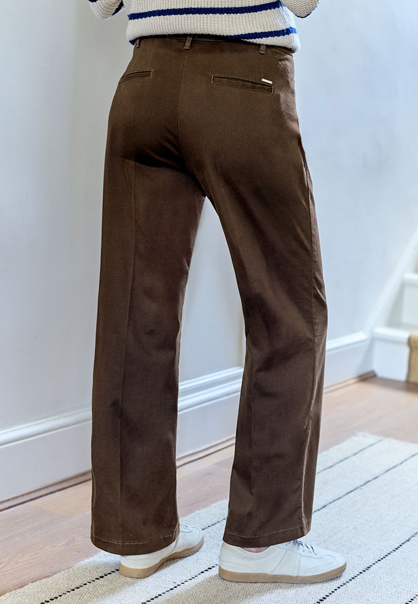 BRAX Maine Winter Dream Trouser 30 Inch Leg - Praline Warm Peached Finish Slant Pockets Structured Waist For Comfort Back View