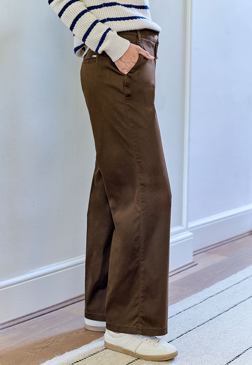 BRAX Maine Winter Dream Trouser 30 Inch Leg - Praline Warm Peached Finish Slant Pockets Structured Waist For Comfort Detail View